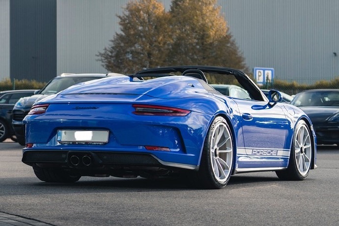 点击大图看下一张：蓝色的保时捷911 Speedster 图片欣赏