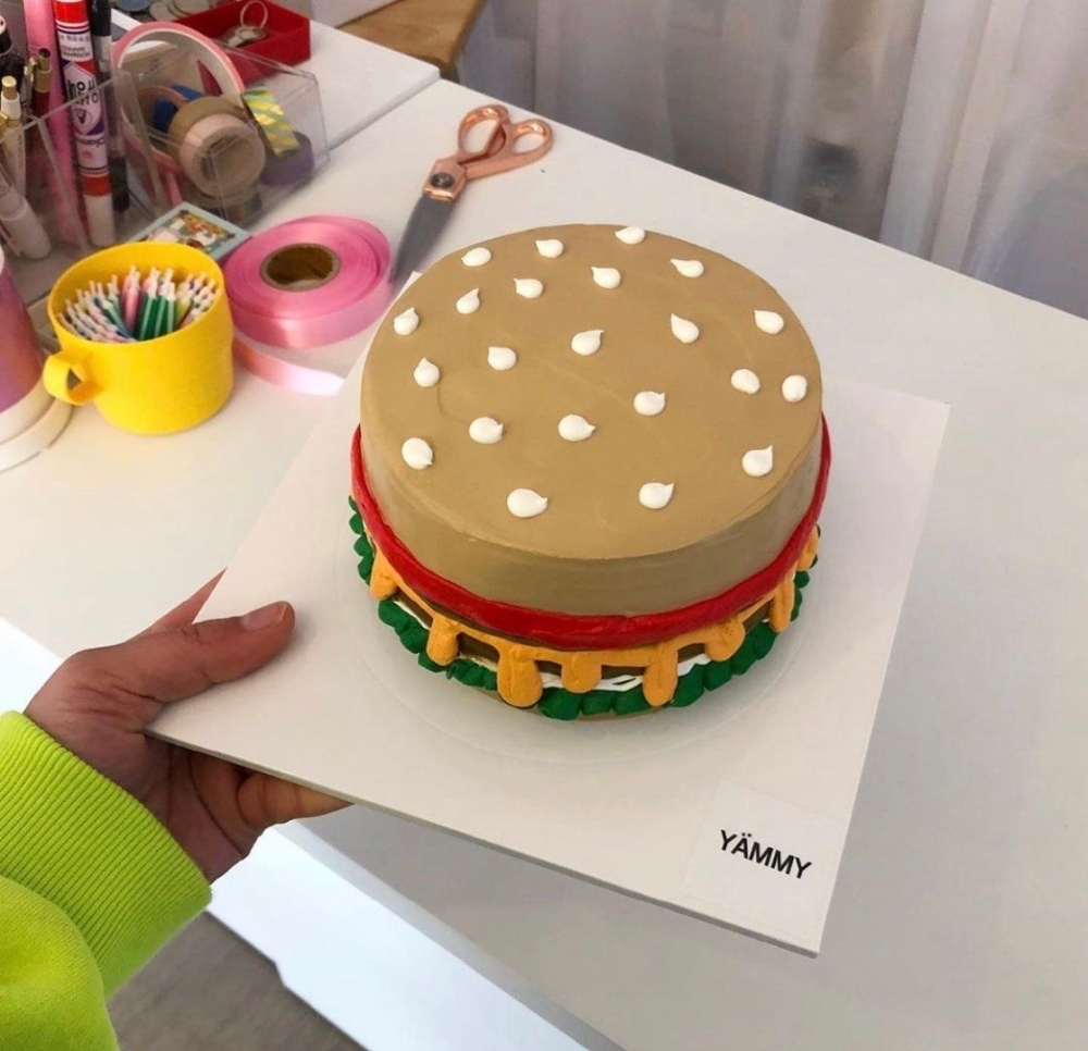 点击大图看下一张：多彩的生日蛋糕图片