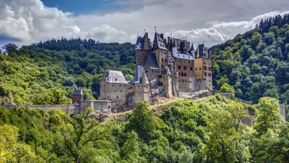 点击大图看下一张：德国爱尔茨城堡图片