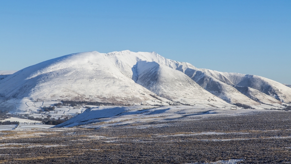 点击大图看下一张：冬季高山雪景壁纸图片欣赏