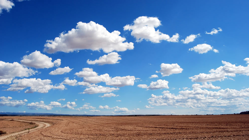 点击大图看下一张：蓝天白云风景壁纸