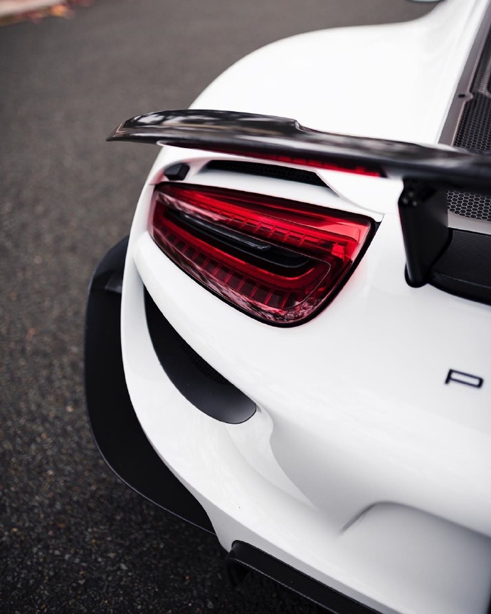 点击大图看下一张：一组霸气炫目的保时捷 918跑车图片