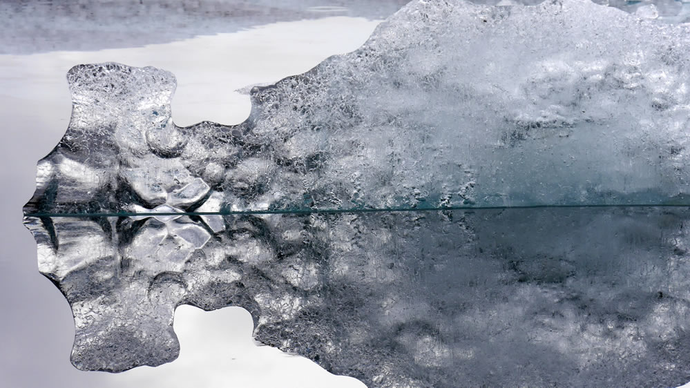 点击大图看下一张：冰冻的冰川壁纸图片