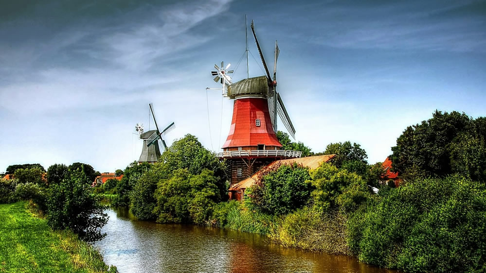 点击大图看下一张：一组荷兰风车图片