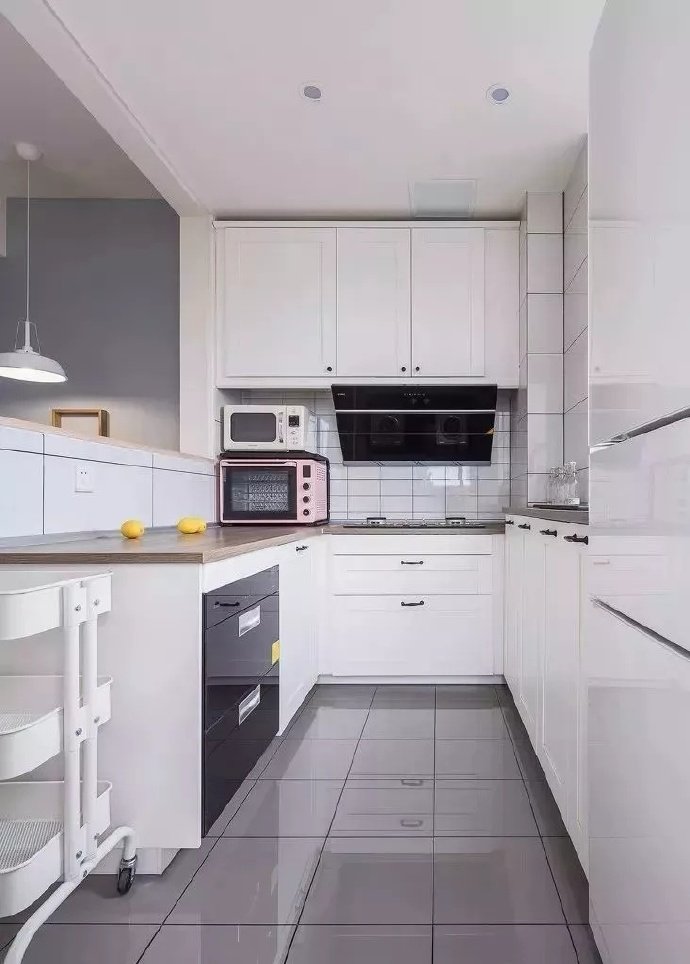 点击大图看下一张：不挑户型的厨房设计，美观与实用兼得