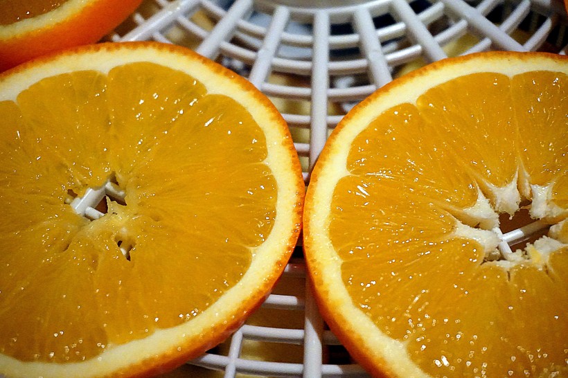 点击大图看下一张：切开的橙子高清真实图片