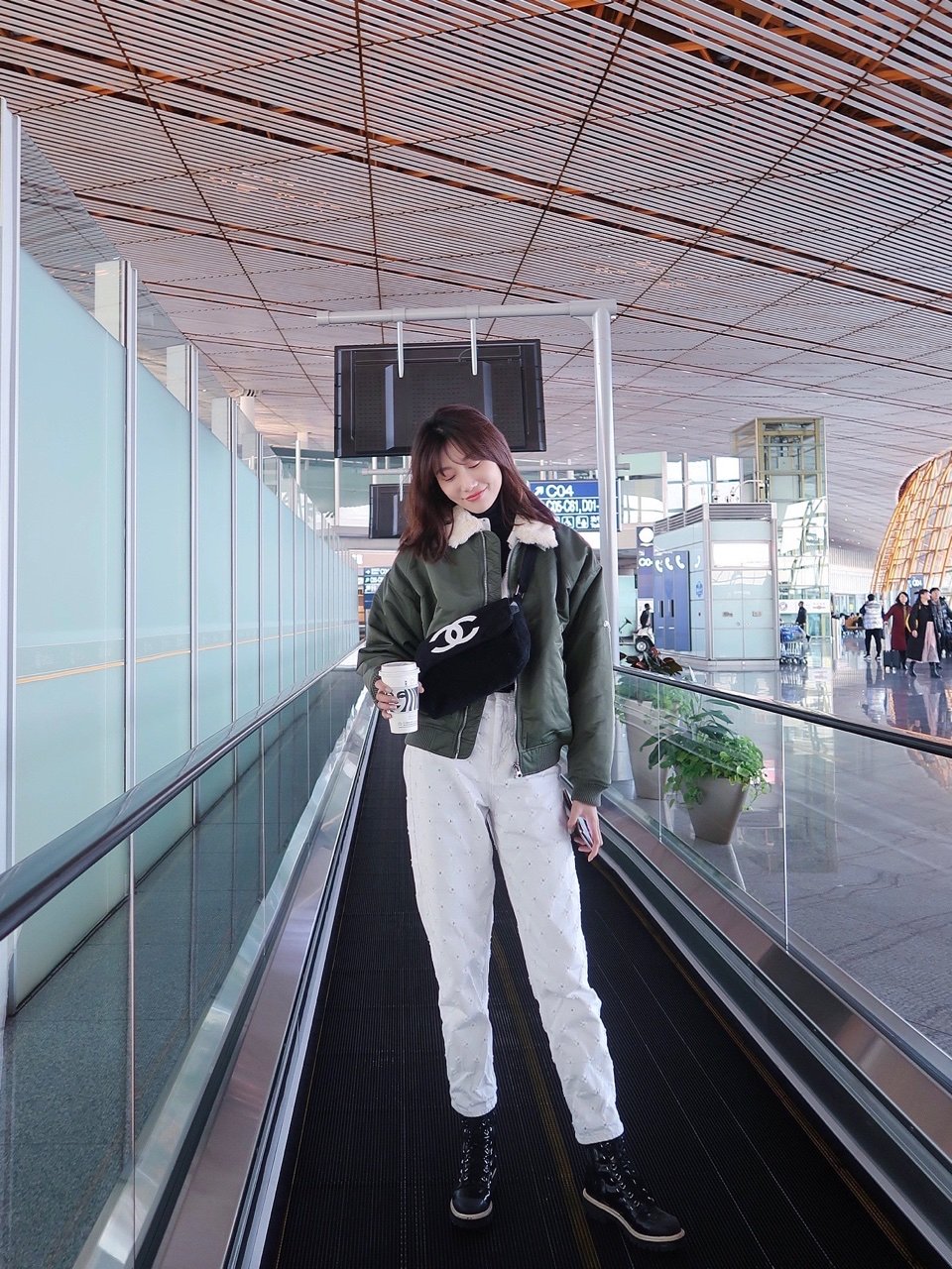 点击大图看下一张：李斯羽清秀时尚机场图片