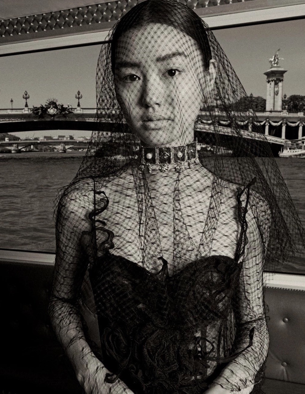 点击大图看下一张：模特陈瑜黑色面纱性感迷人写真