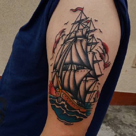 点击大图看下一张：帆船纹身 oldschool风格的9款帆船题材纹身图片