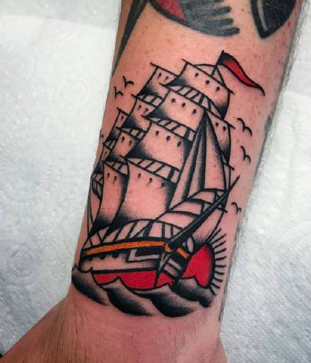 点击大图看下一张：帆船纹身 oldschool风格的9款帆船题材纹身图片