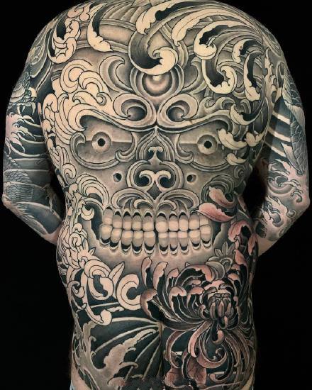 点击大图看下一张：满背大纹身 男士传统的10款大满背纹身作品图案
