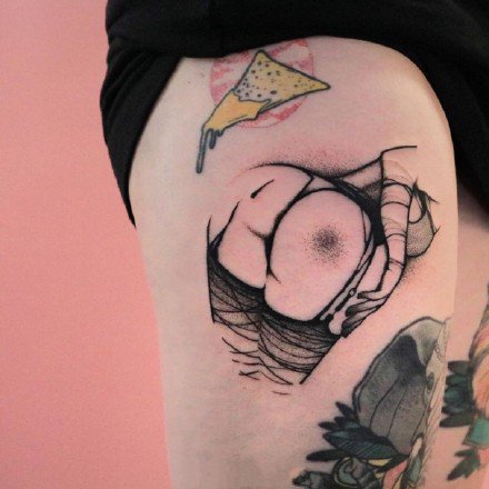 点击大图看下一张：女郎性感屁股主题的9款纹身作品