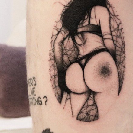 点击大图看下一张：女郎性感屁股主题的9款纹身作品