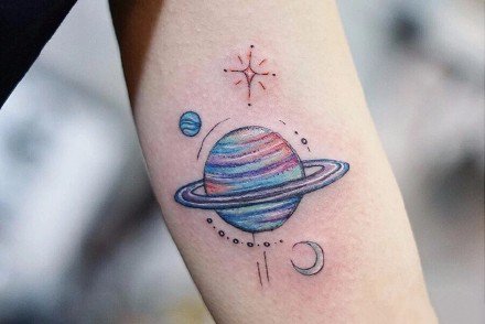 点击大图看下一张：星球纹身 小清新的9款星球主题的纹身图案作品