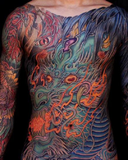 点击大图看下一张：霸气全胛纹身 几款男性大面积的全胛纹身图案赏析