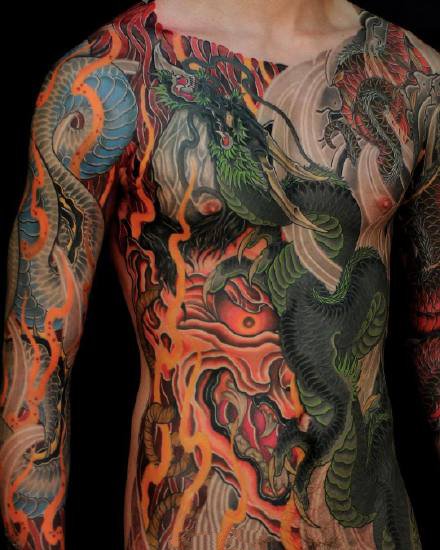 点击大图看下一张：霸气全胛纹身 几款男性大面积的全胛纹身图案赏析