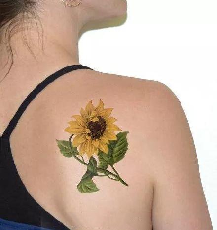点击大图看下一张：向阳而开的花朵向日葵纹身图案