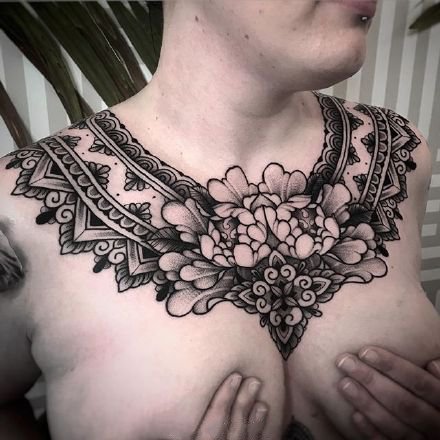 点击大图看下一张：花胸纹身 很有民族特色的男女点刺图腾花胸纹身图案