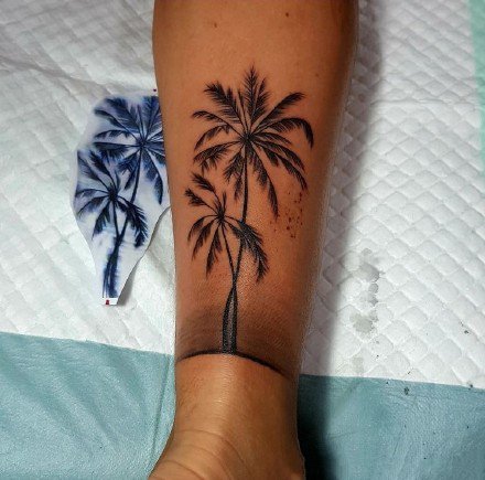 点击大图看下一张：school风格的一组椰子树纹身作品图