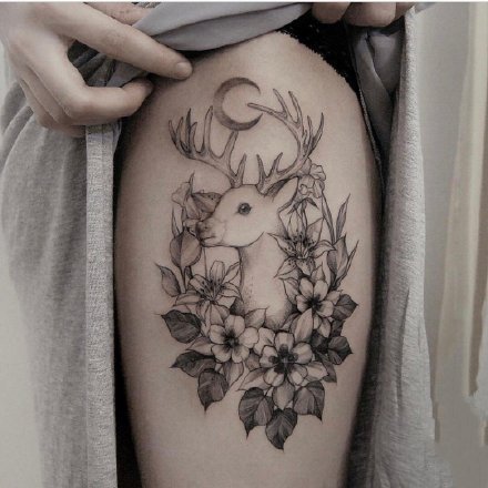 点击大图看下一张：素花和动物搭配的一组创意黑灰纹身作品