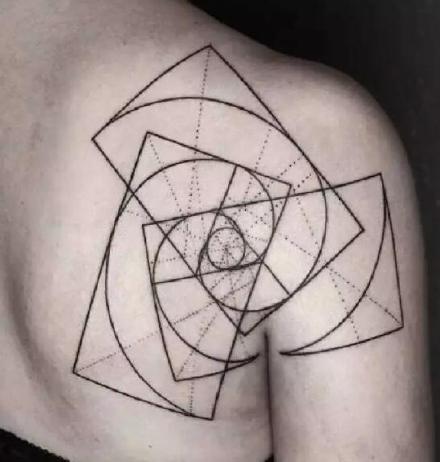 点击大图看下一张：几何点线纹身 一波点线几何主题的纹身作品图案