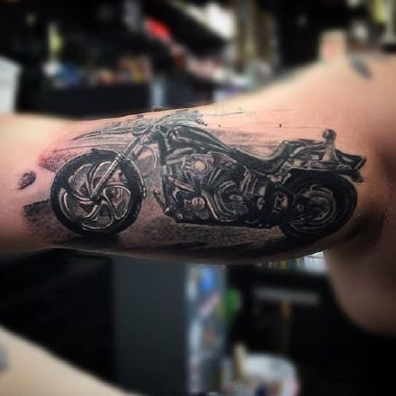 点击大图看下一张：摩托车骑士纹身 一组摩托机车主题的纹身图案作品