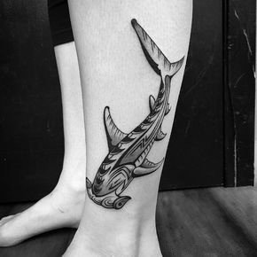 点击大图看下一张：暗黑灰色的9款鲨鱼纹身作品图片