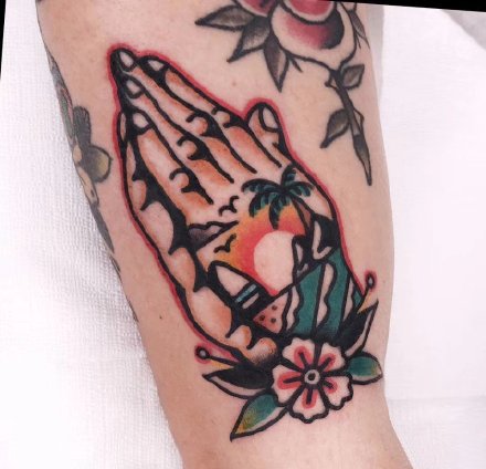 点击大图看下一张：oldschool风格的一组花式祈祷之手纹身作品