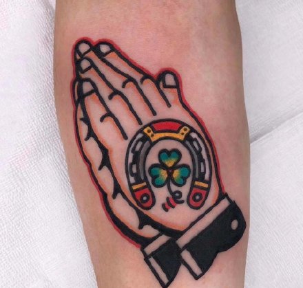 点击大图看下一张:oldschool风格的一组花式祈祷之手纹身作品