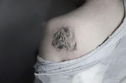 点击大图看下一张：10款可爱的小老虎头纹身图片