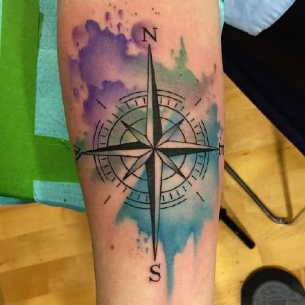 点击大图看下一张：指南针水墨纹身 水墨系列的9款指南针纹身图案
