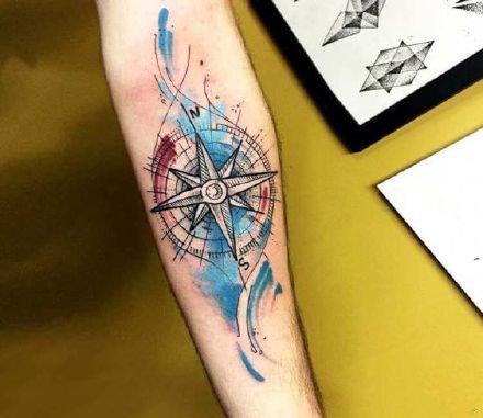 点击大图看下一张：指南针水墨纹身 水墨系列的9款指南针纹身图案
