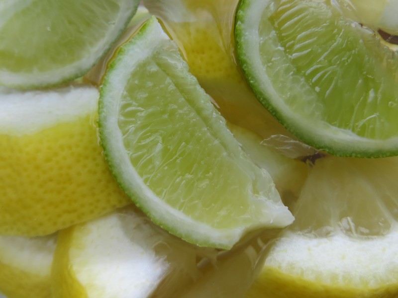 点击大图看下一张：清新可口的柠檬图片欣赏