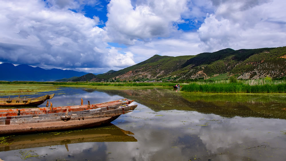 点击大图看下一张：云南泸沽湖风景图片