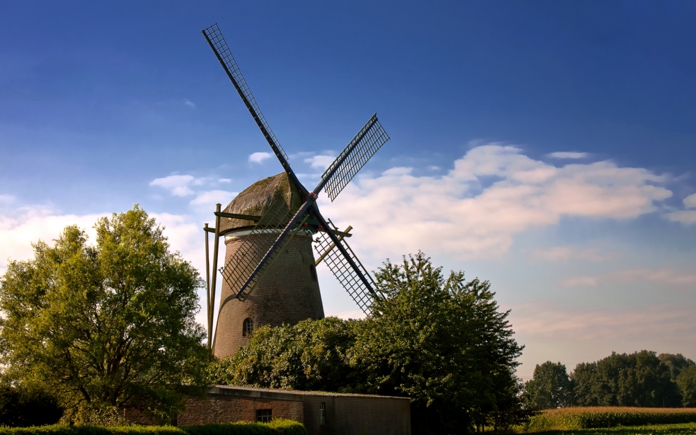 点击大图看下一张：荷兰风车美景图片桌面壁纸