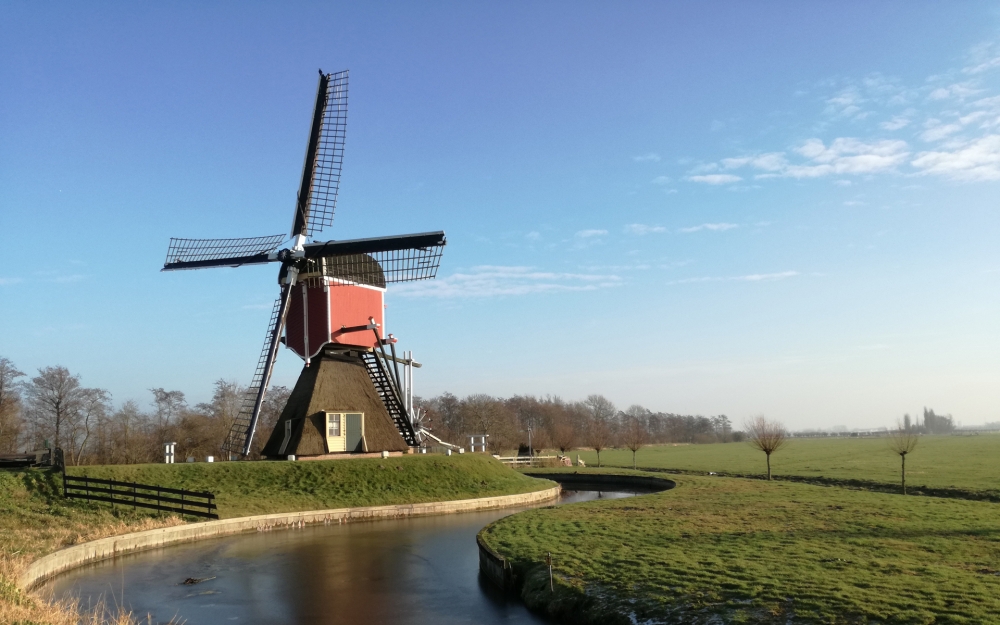 点击大图看下一张：荷兰风车美景图片桌面壁纸