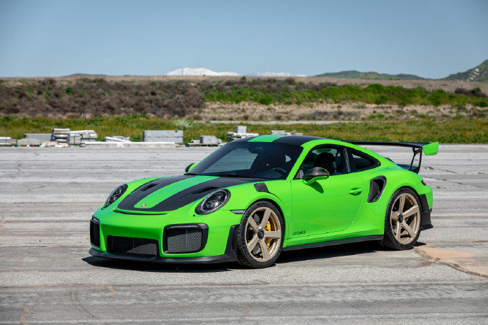 点击大图看下一张：Porsche 911 GT2 RS 这颜色太耀眼了