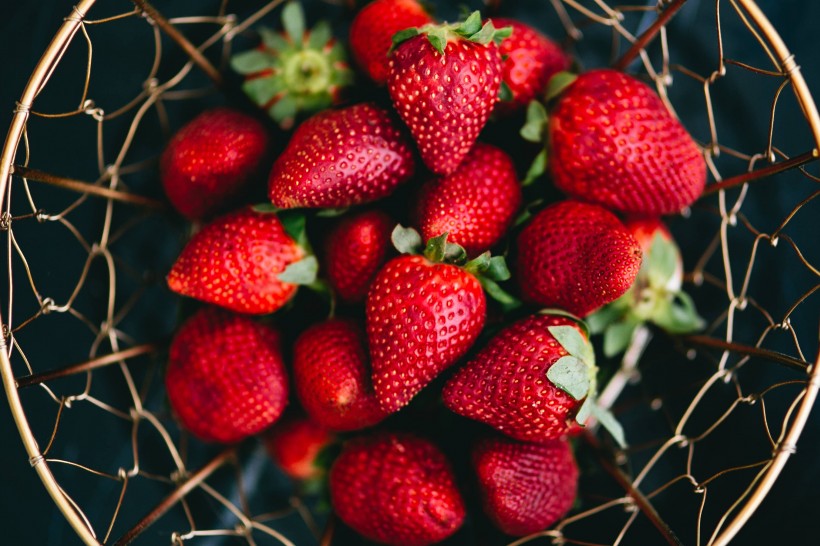 点击大图看下一张：颜值高的大草莓图片欣赏
