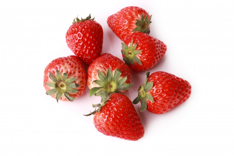 点击大图看下一张：一组新鲜的大草莓图片