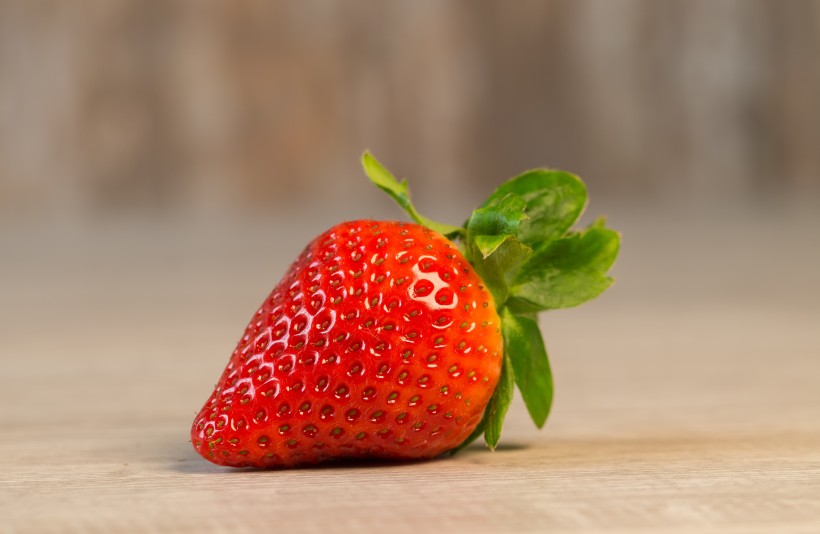 点击大图看下一张：治愈系清新草莓图片欣赏