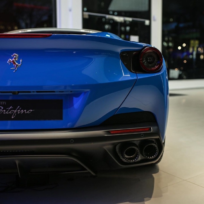 点击大图看下一张：小巧精致的Ferrari Portofino