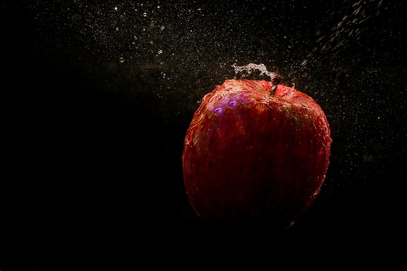 点击大图看下一张：脆口香甜红苹果图片欣赏