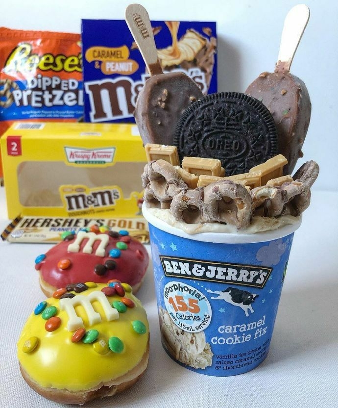 点击大图看下一张：甜入心肺的巧克力冰淇淋甜点美食图片