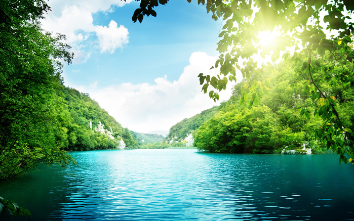 点击大图看下一张：静谧唯美的湖泊风景图片桌面壁纸