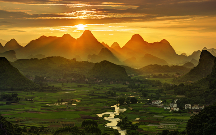 点击大图看下一张：广西桂林唯美自然风光桌面壁纸