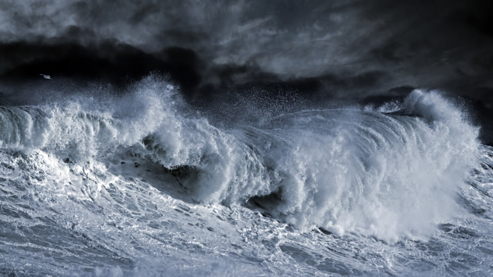 点击大图看下一张：海洋巨浪浪花图片