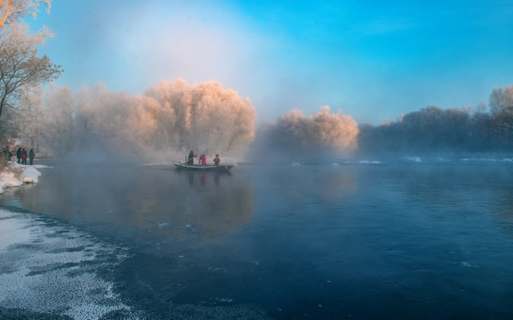 点击大图看下一张：黑龙江库尔滨河冬季风景壁纸