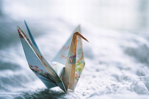 点击大图看下一张：一组唯美的千纸鹤意境图片