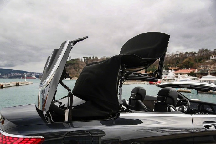 点击大图看下一张：炫酷的奔驰S级coupe敞篷跑车图片