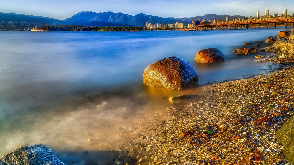 点击大图看下一张：加拿大温哥华基斯兰奴海滩晚霞风景